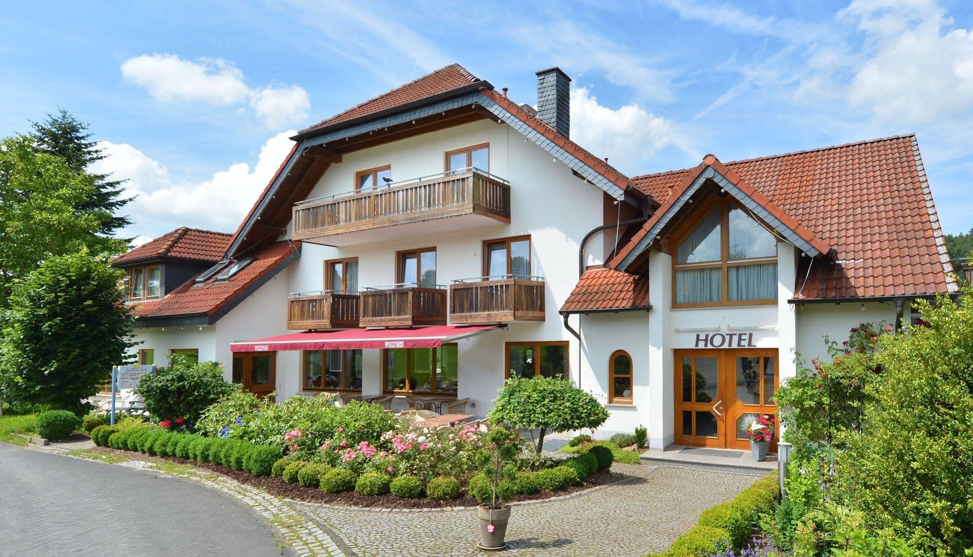 Rhoen-Hotel Sonnenhof - Restaurant & Cafe بوبنهاوزن المظهر الخارجي الصورة
